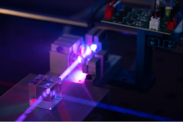 últimas notícias da empresa sobre Foco no produto. ∙ BWT Fontes de bomba de estado sólido de alto desempenho potenciam novas aplicações a laser.  2